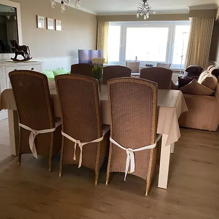 Zeezicht 8 Hoog Lägenhet *